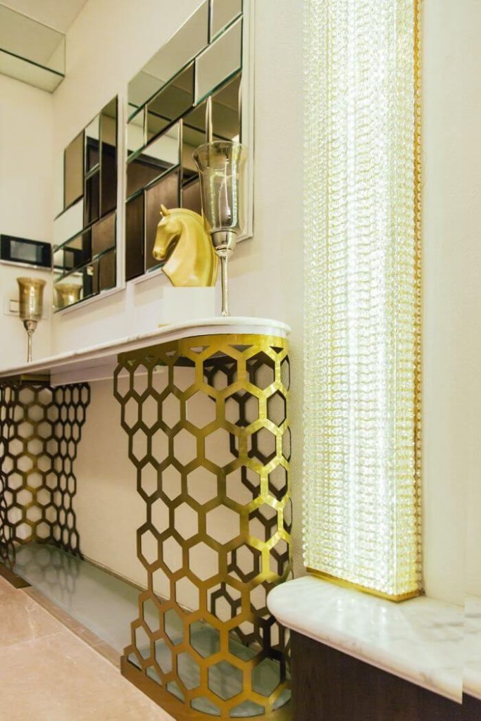 Metallic accents in the furniture