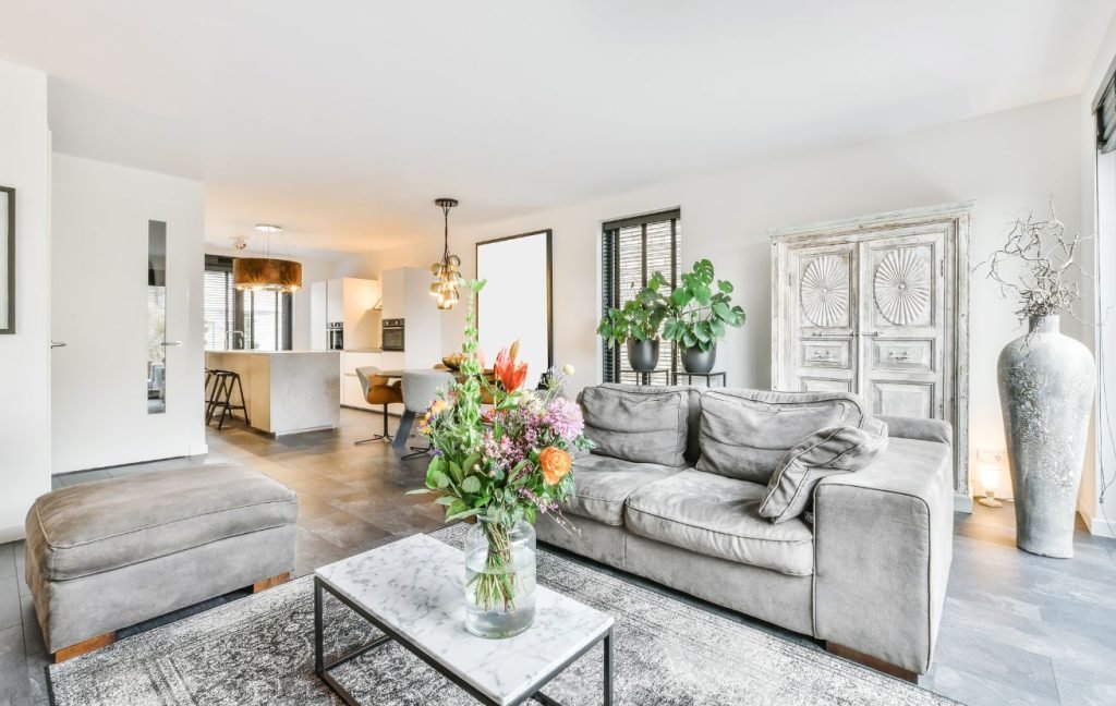 Modern Large Wall Decor Ideas for Living Room