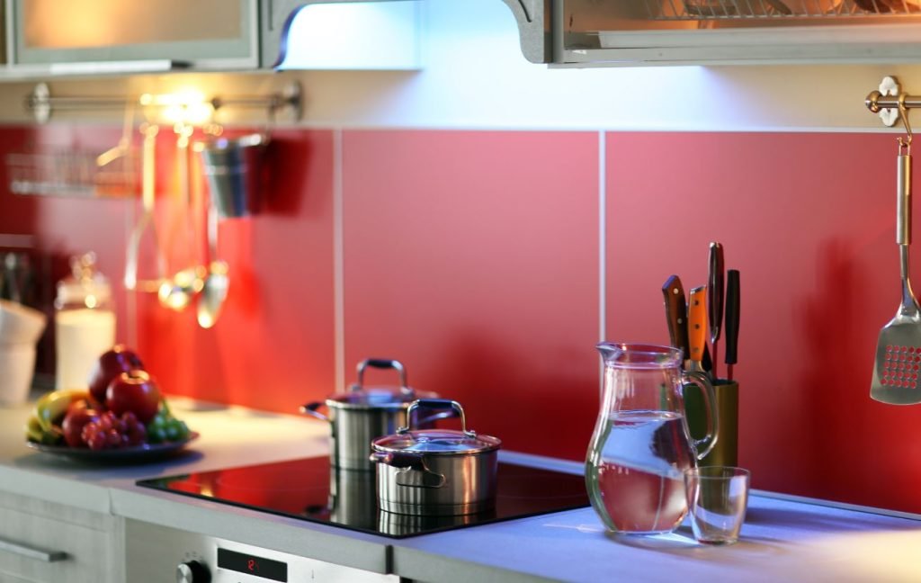 Opt for the bright backsplash