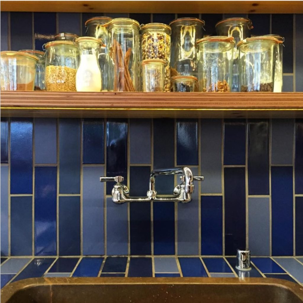 Kitchen countertop renovation with tiles