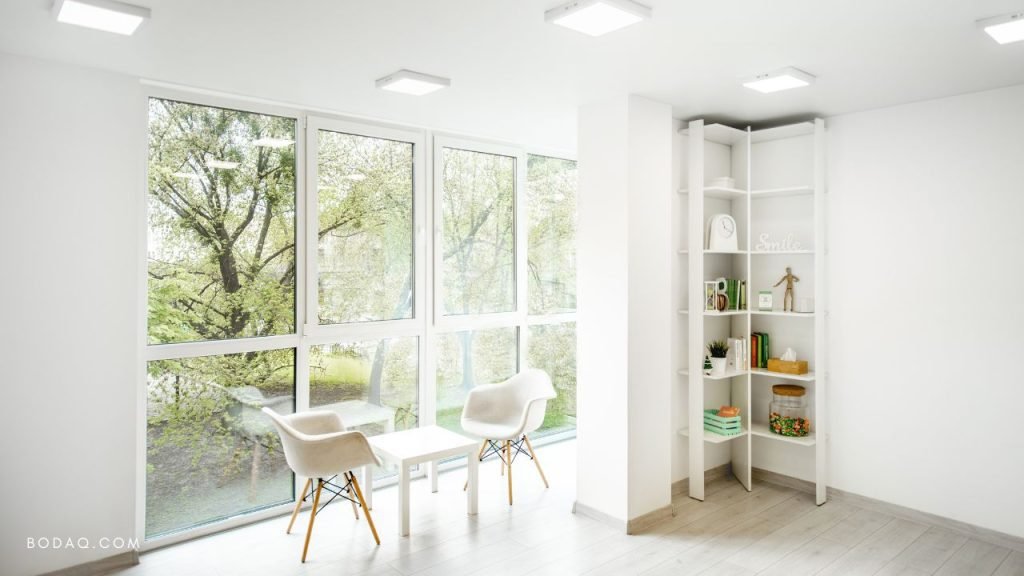 Off-white wall color: dining room