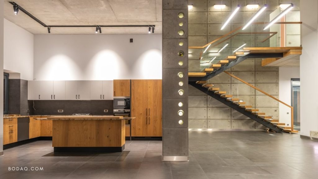 Highlight your column with lighting