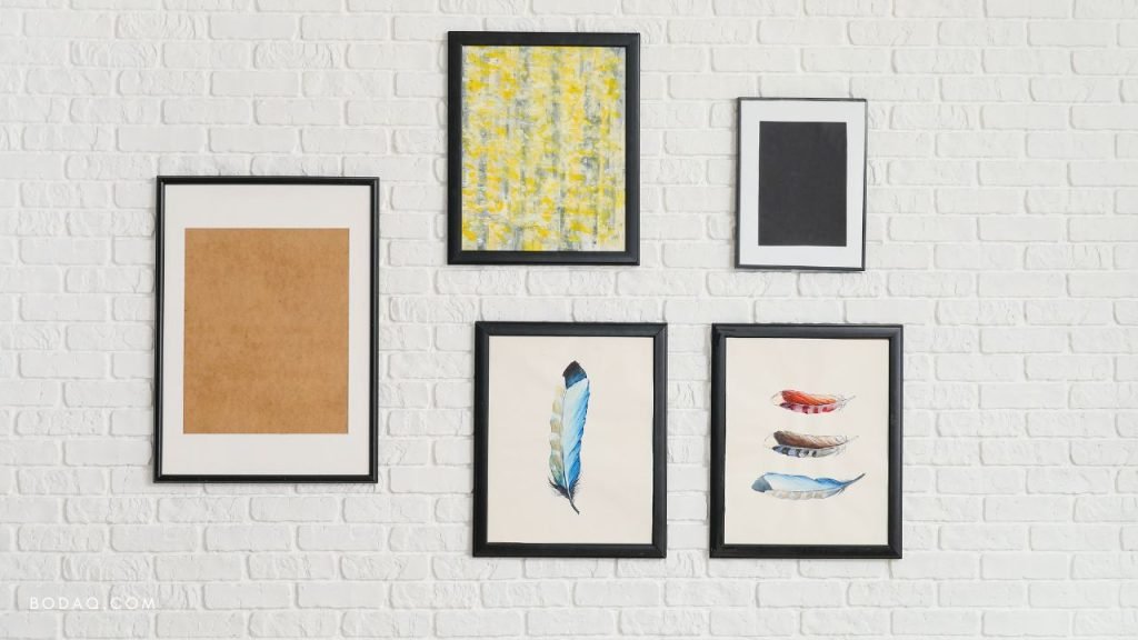 Simple kitchen wall decor ideas: gallery wall