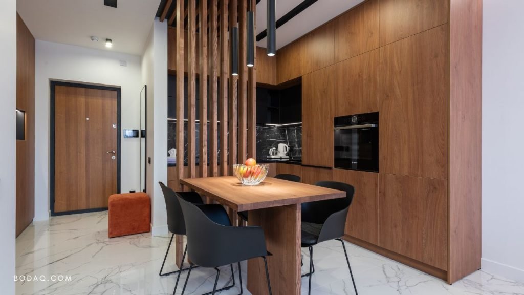 Simple kitchen wall decor ideas: accent wood wall