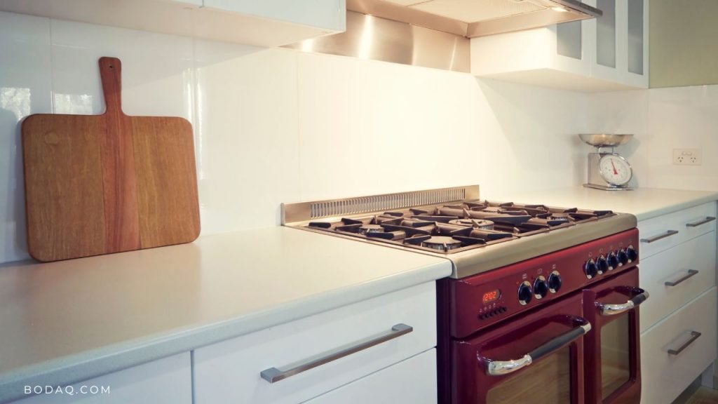 Burgundy: A Color That Elevates Interiors 3 Burgundy as a pop of color