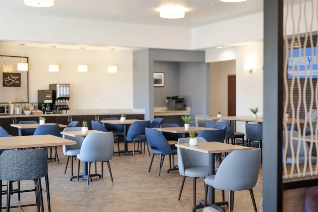 Hotel restaurant tables 1536x1024 1